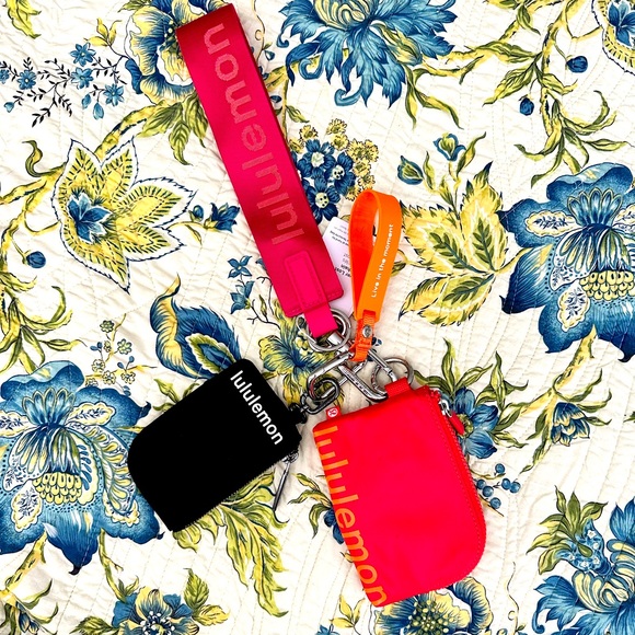 BNWT & WO 2 Lululemon Clippable Pouches: black & mango & 2 keychains - Picture 1 of 9